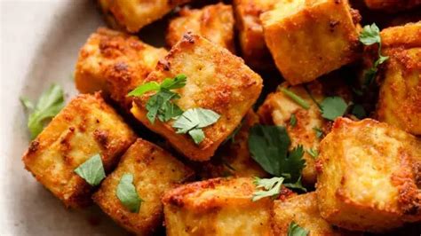  O Que é Tofu Xi Hu Cun? Uma Delícia Vegetariana Frita Até a Perfeição Dourada!