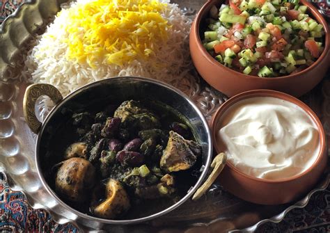  Ghormeh Sabzi: Um Prato Iraniano Atemporal Que Combina Aromas Terrosos e Frescor Ácido-Cítrico!