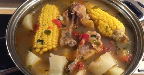  Sancocho de Gallina: Uma Sinfonia de Sabores Colombianos que se Derramam em um Caldo Aconchegante!