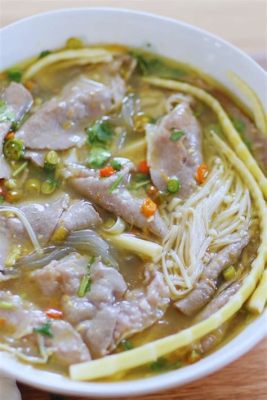  Suantang Yu: Uma Sopa Azeda e Picante que Desperta os Sentidos!