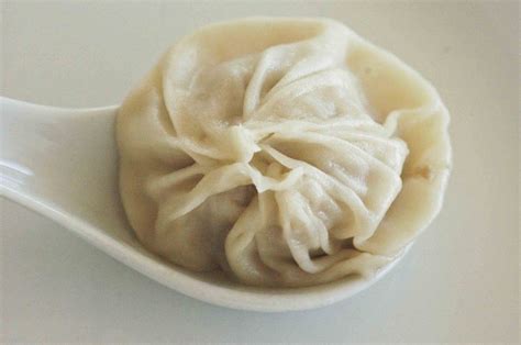  Xiaolongbao: Uma explosão de sabor e texturas em cada mordida!